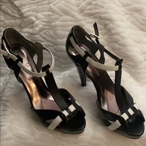 Paris Hilton size 9 pumps